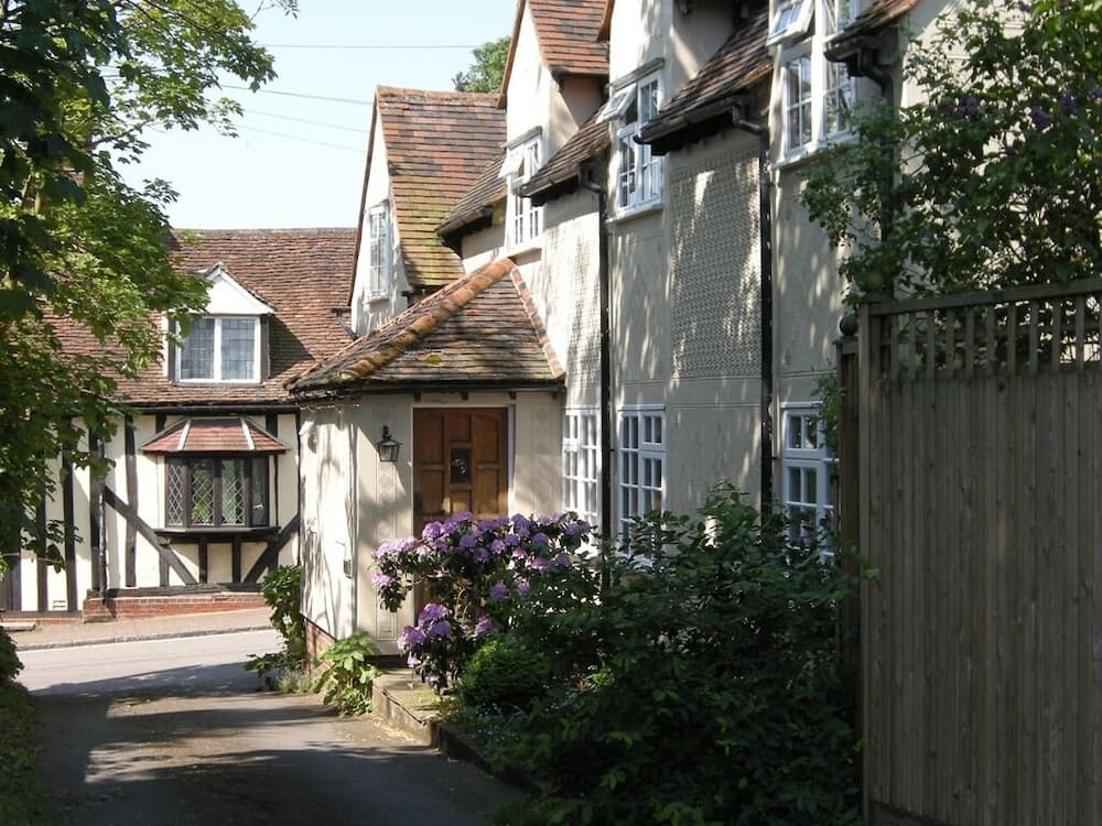 Motts Cottage main