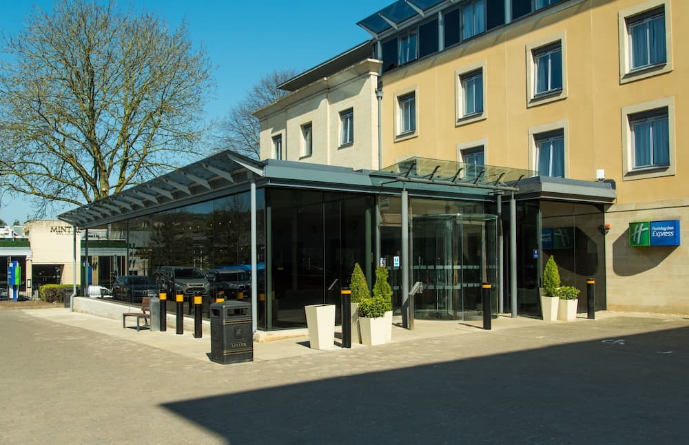 Holiday Inn Express Bath main