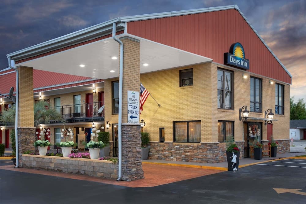 Days Inn By Wyndham Lake City main