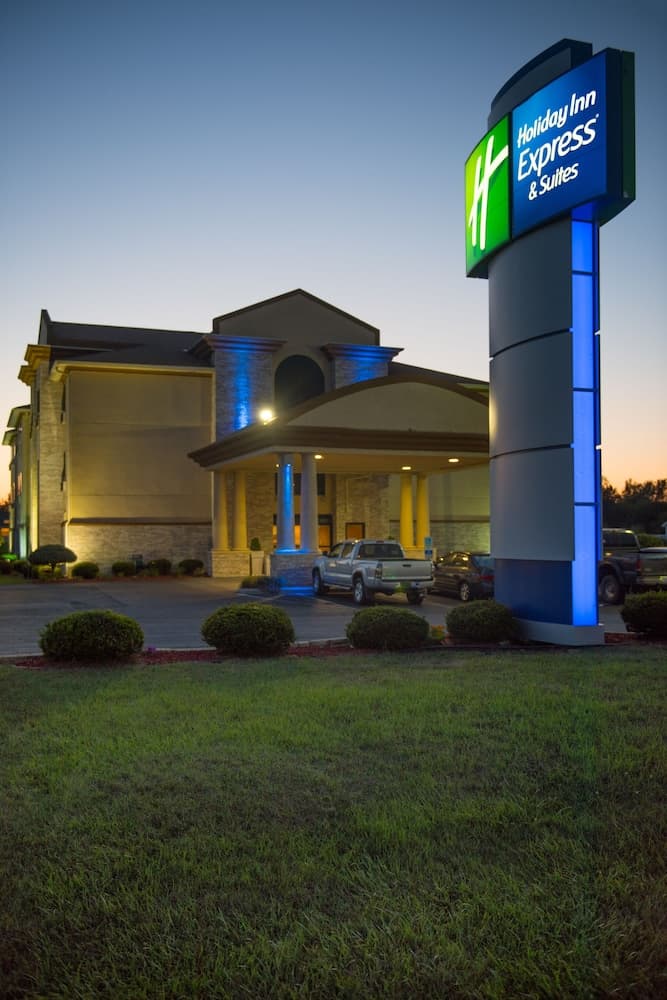 Holiday Inn Express & Suites Wauseon main