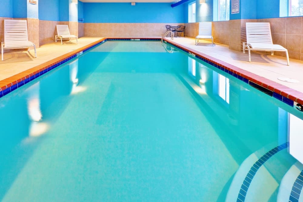 Holiday Inn Express Hotel & Suites Byram main