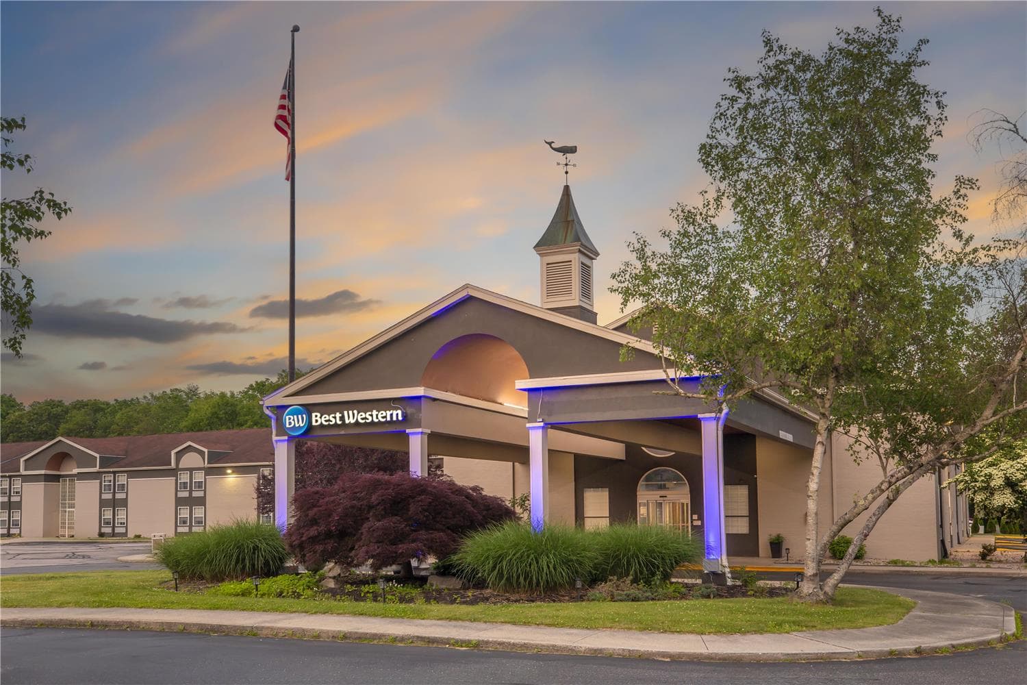 Best Western Mystic Hotel main
