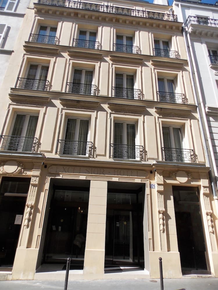 Hôtel Excelsior-Batignolles main