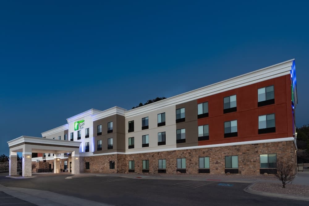 Holiday Inn Express And Suites Trinidad main