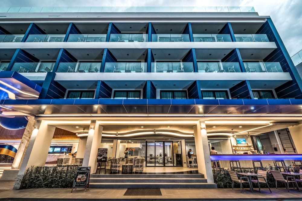 Hotel Clover Patong main