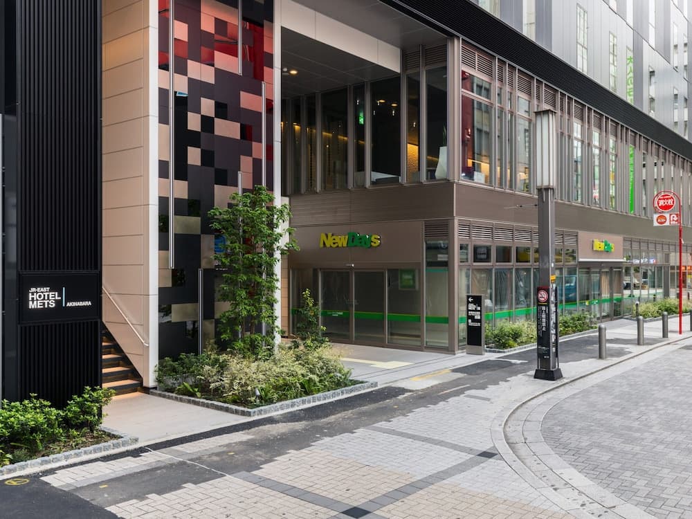 Jr-East Hotel Mets Akihabara