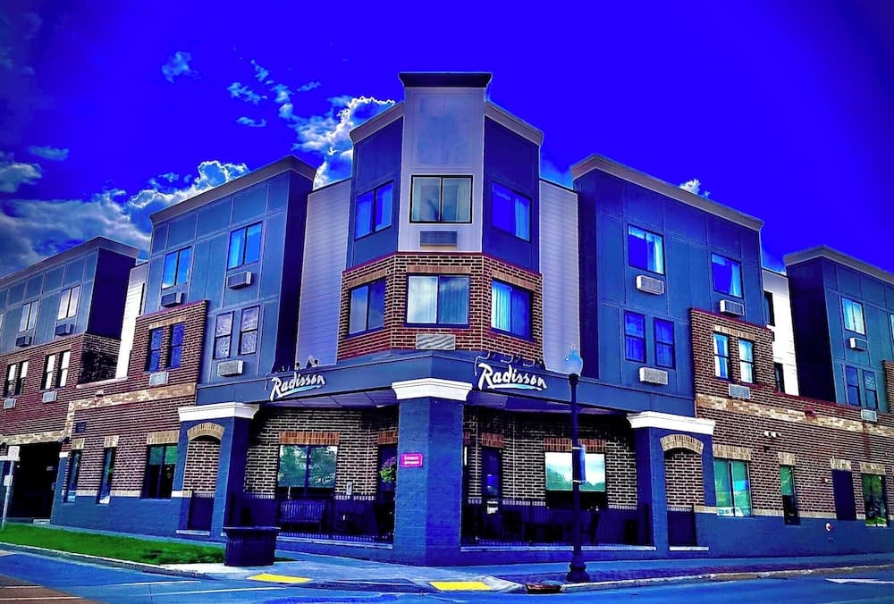 Radisson Hotel River Falls main
