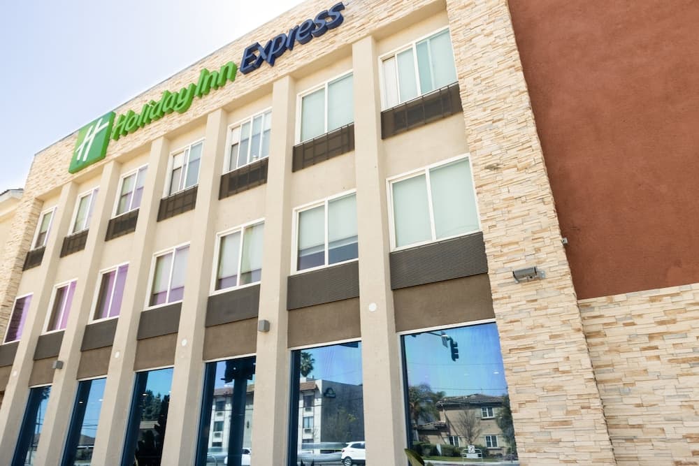 Holiday Inn Express Anaheim West main