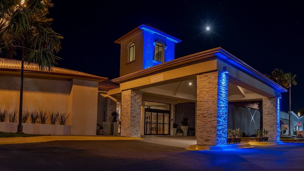 Holiday Inn Express main