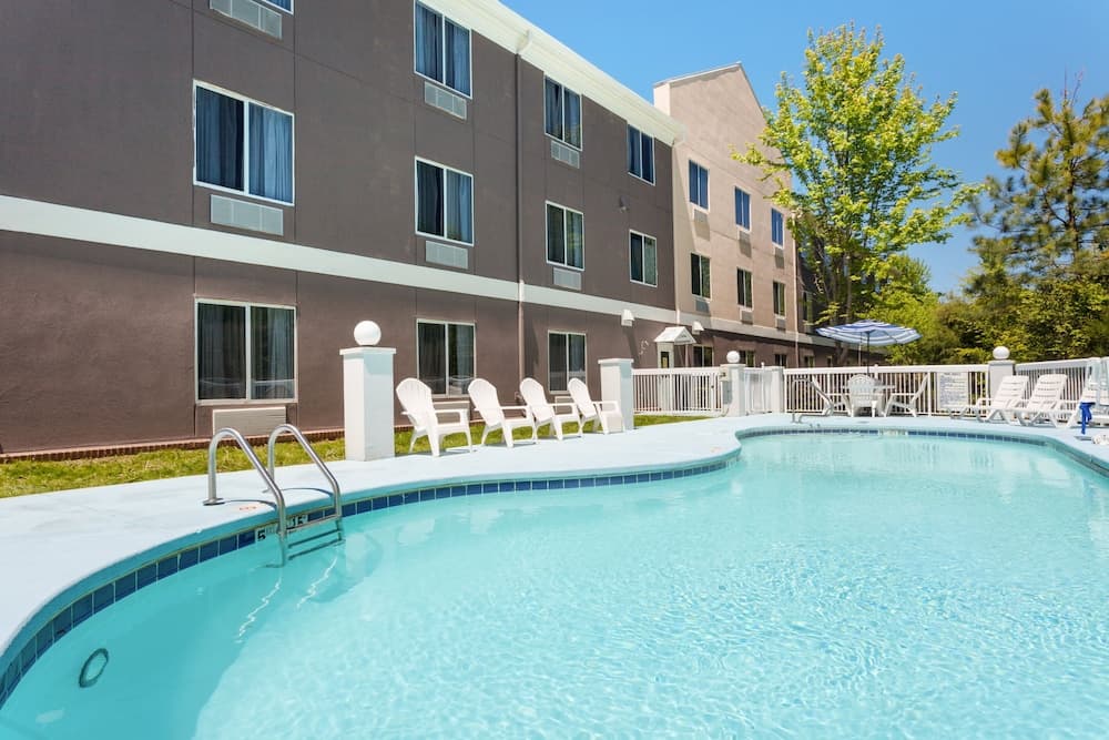 Holiday Inn Express & Suites Mebane main