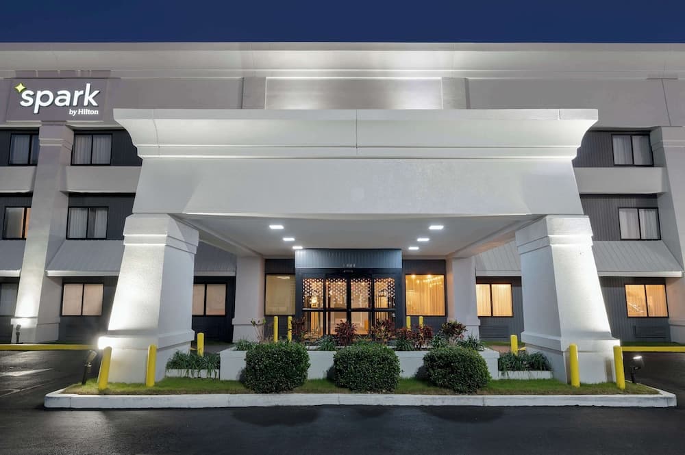 La Quinta Inn & Suites by Wyndham Savannah Southside main