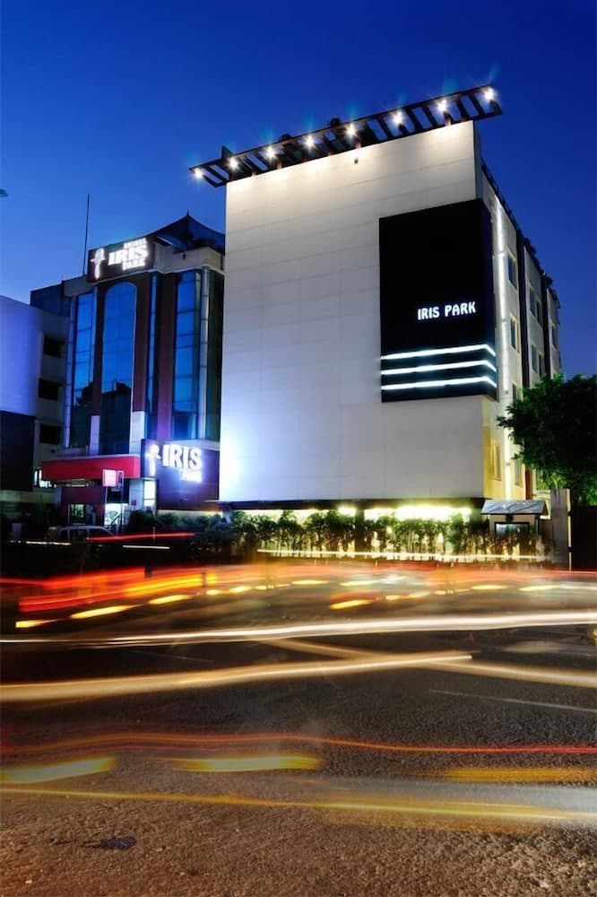 Iris Park main