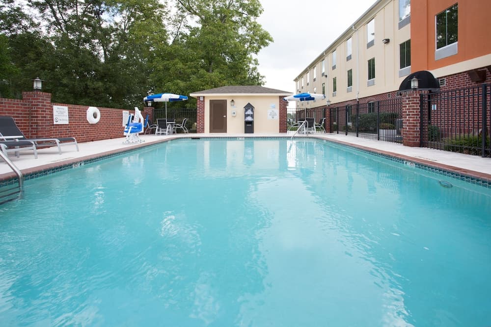 Holiday Inn Express Minden main