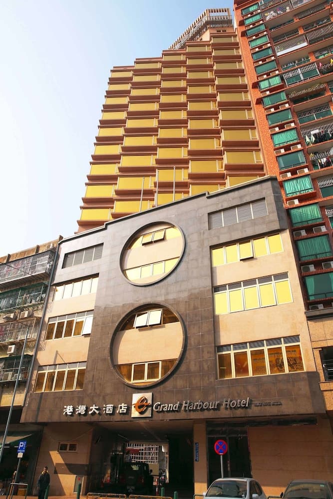 Grand Harbour Hotel main