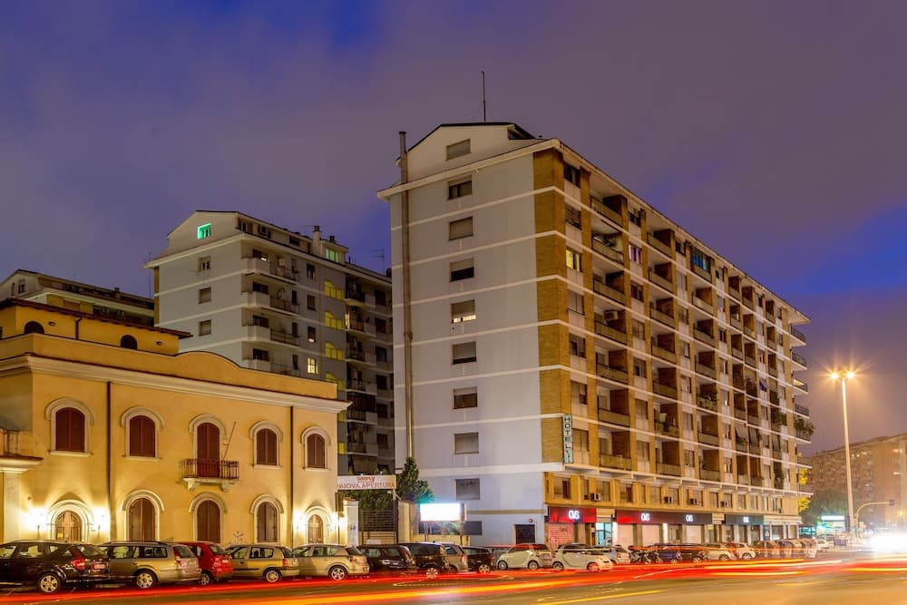 Radio Hotel main