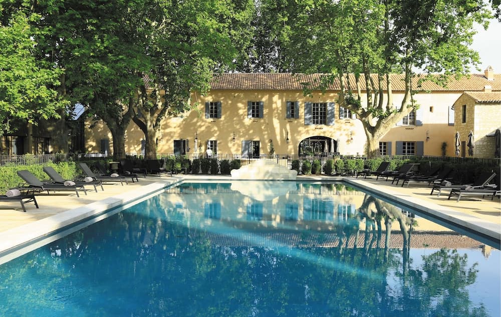 Domaine De Manville main