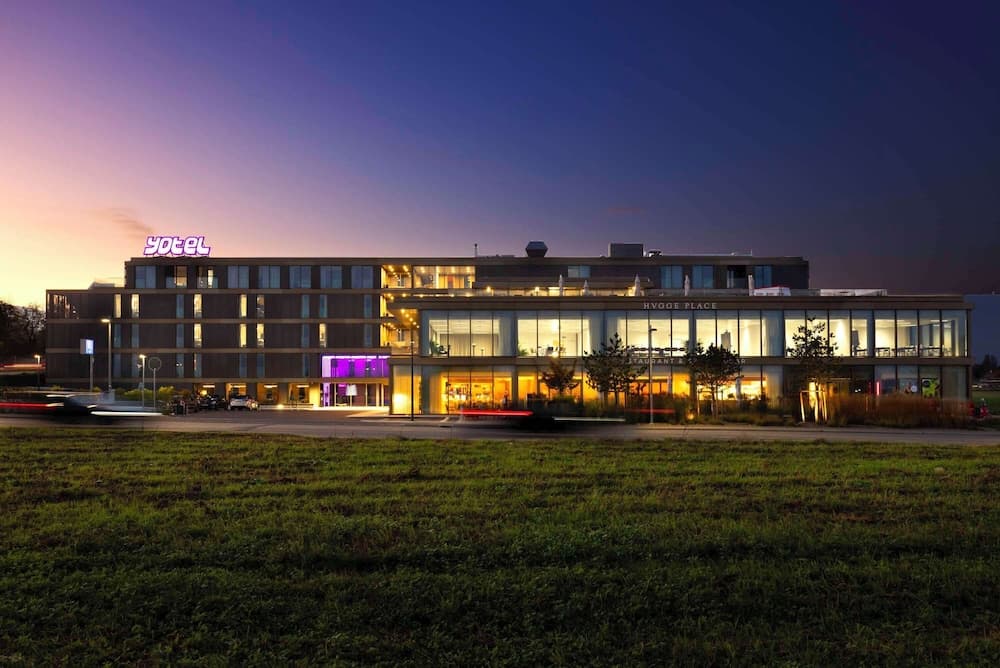 Yotel Geneva Lake main