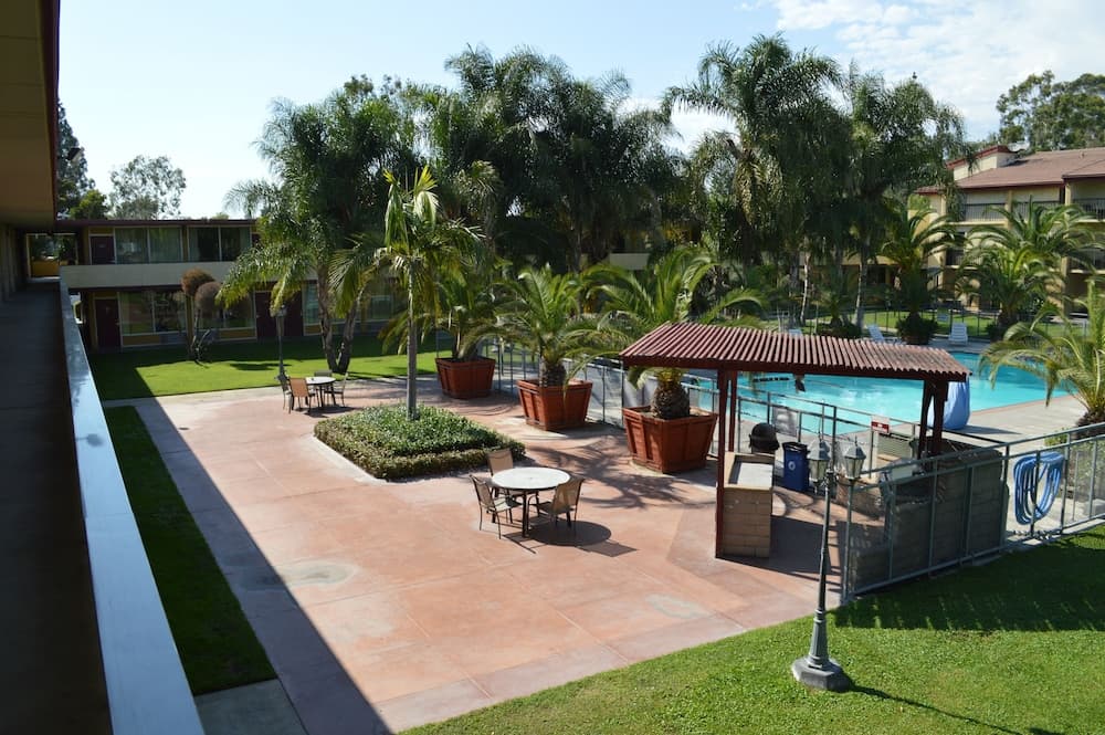 Ontario Airport Inn main