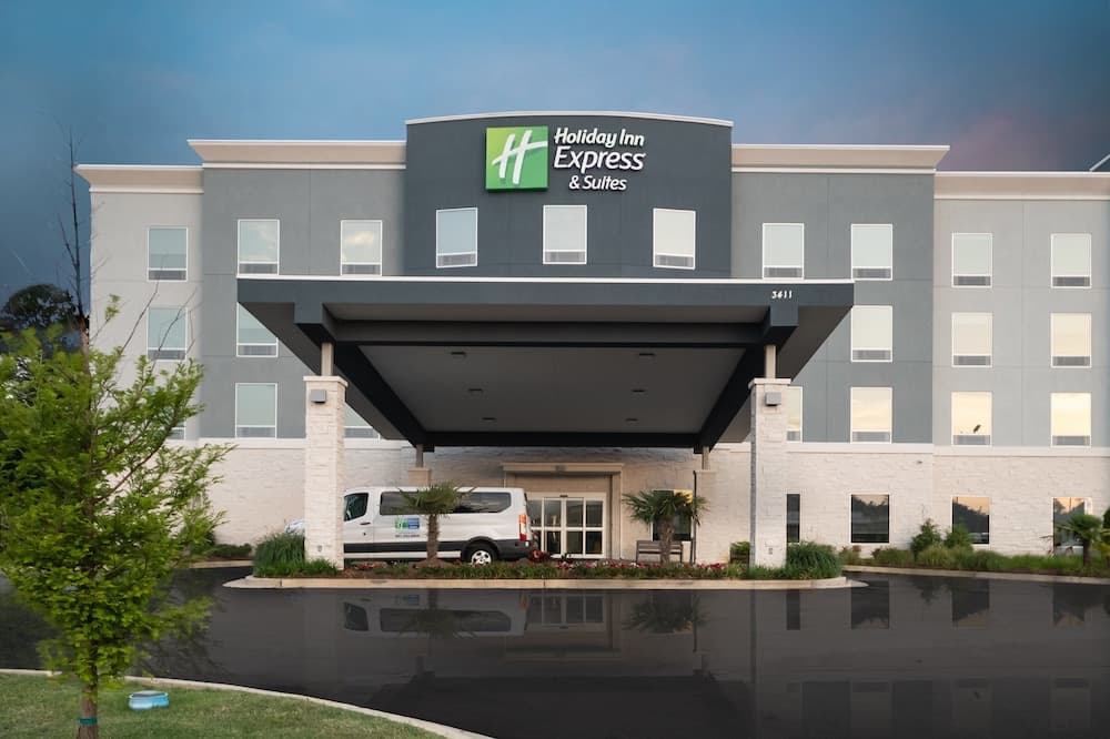 Holiday Inn Express & Suites Memphis Elvis Presley main