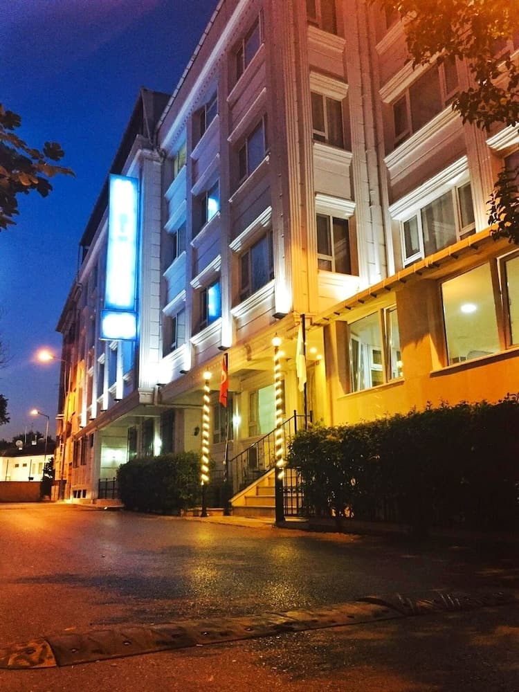 Ulubat Castle Hotel main