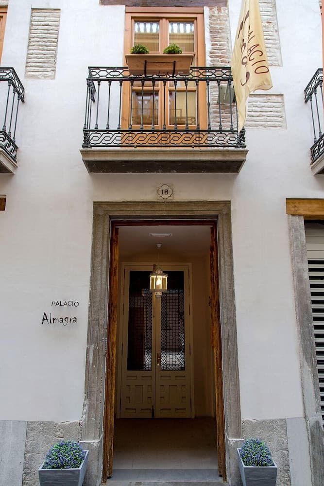 Palacio Almagra main