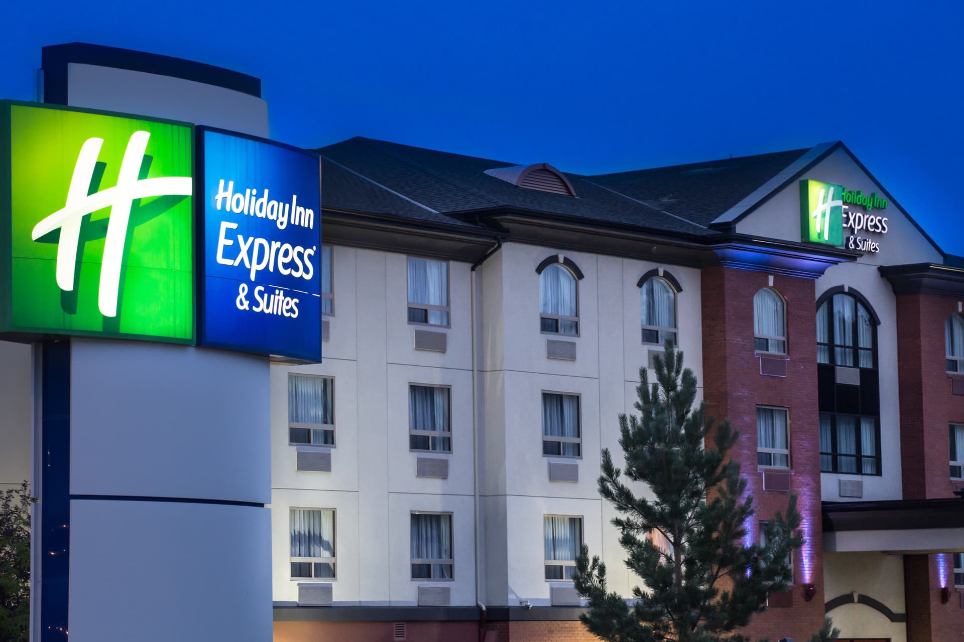 Holiday Inn Express & Suites Drayton Valley main