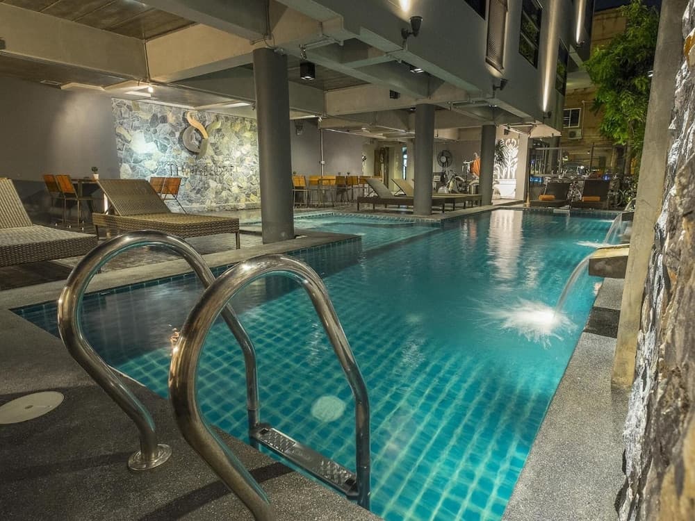 Thapae Loft main