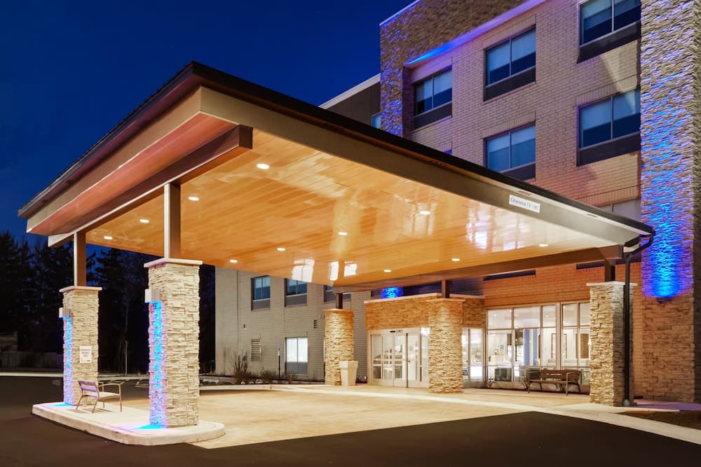 Holiday Inn Express & Suites Chicago North Shore - Niles main