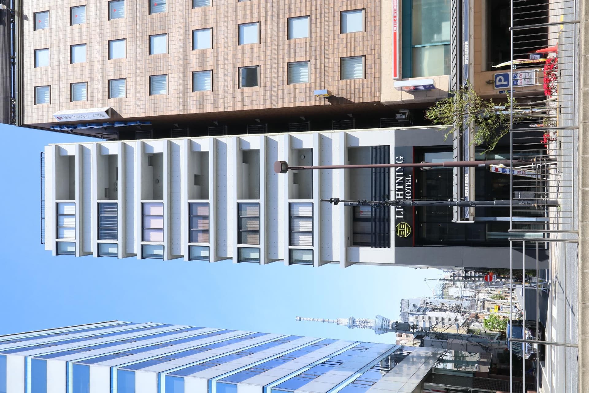 Lightning Hotel main
