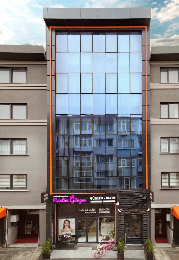 Second Suit Hotel main