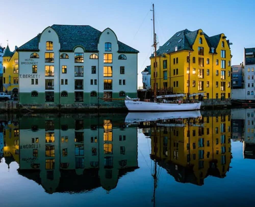 Hotel Brosundet main