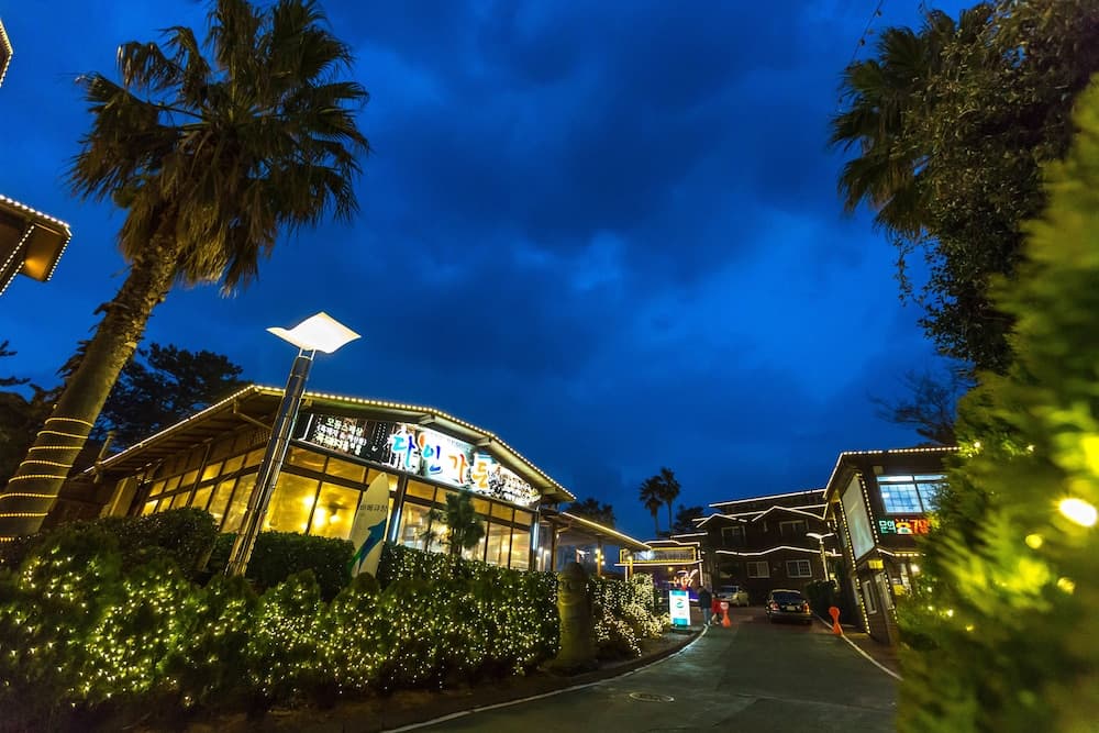 Dyne Resort main