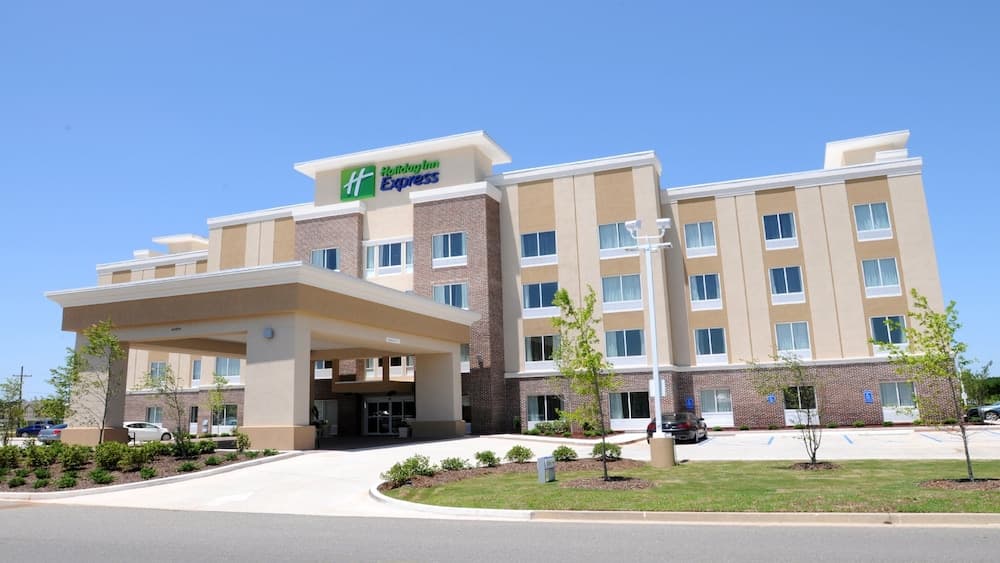 Holiday Inn Express Covington Madisonville main