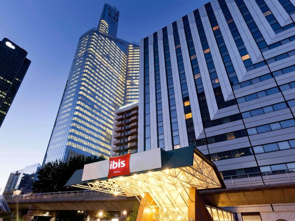 Ibis Paris La Defense Esplanade main