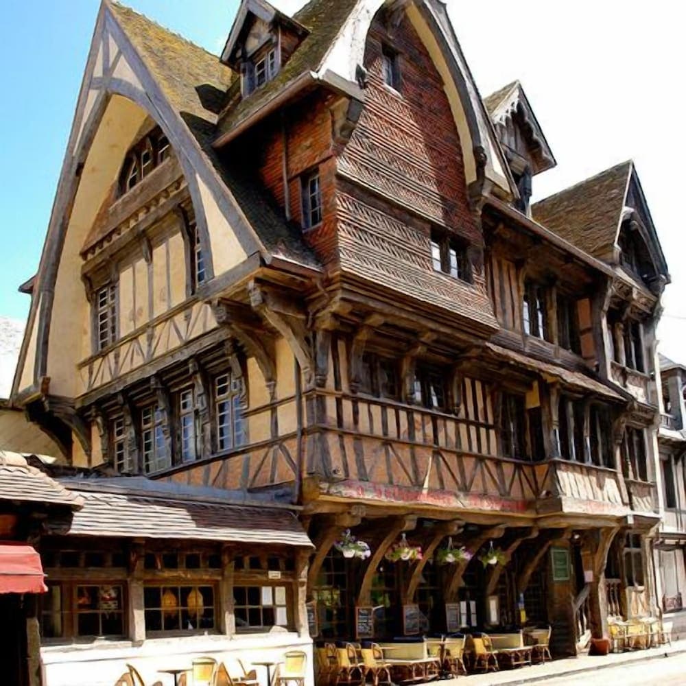 Htel La Rsidence Manoir De La Salamandre main