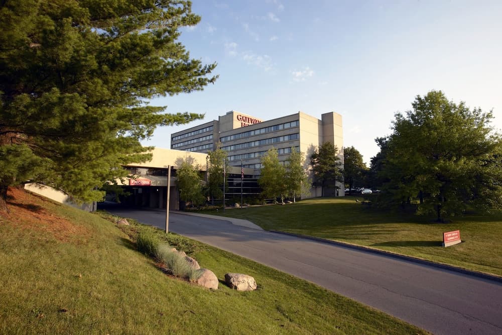 Gateway Hotel And Conference Center main