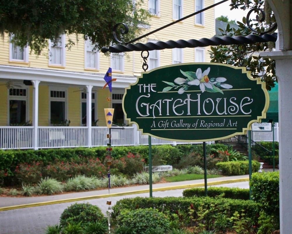 Lakeside Inn