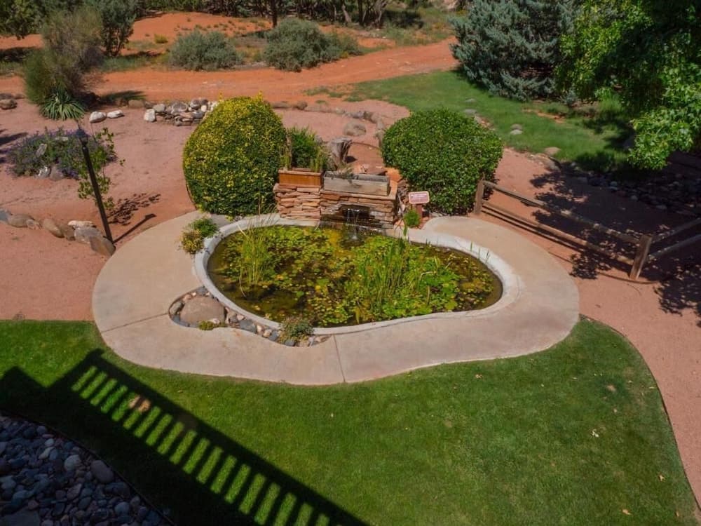 Sky Ranch Lodge