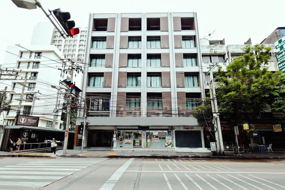 Three Sukhumvit Hotel main