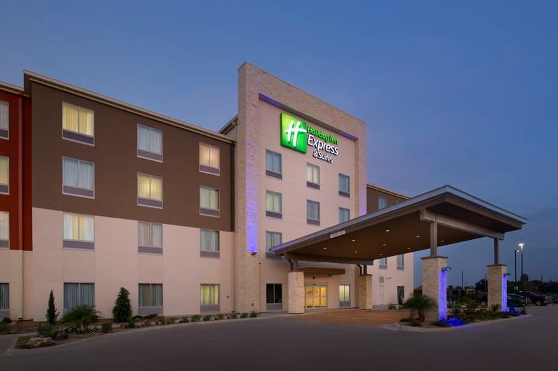 Holiday Inn Express And Suites Bay City main