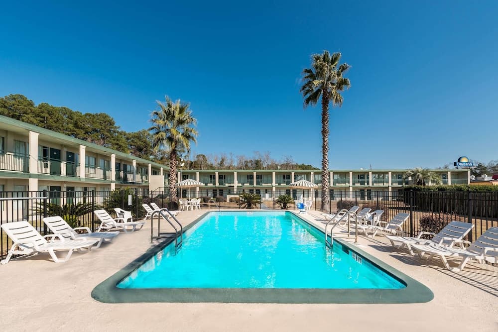 Days Inn by Wyndham Richmond Hill/Savannah main