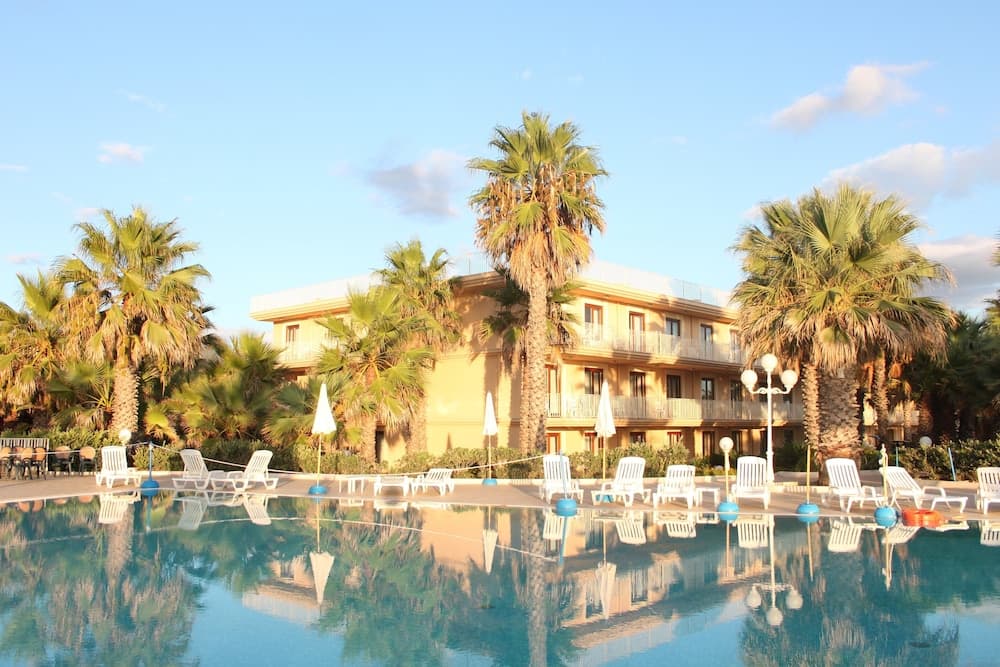 Dioscuri Bay Palace main