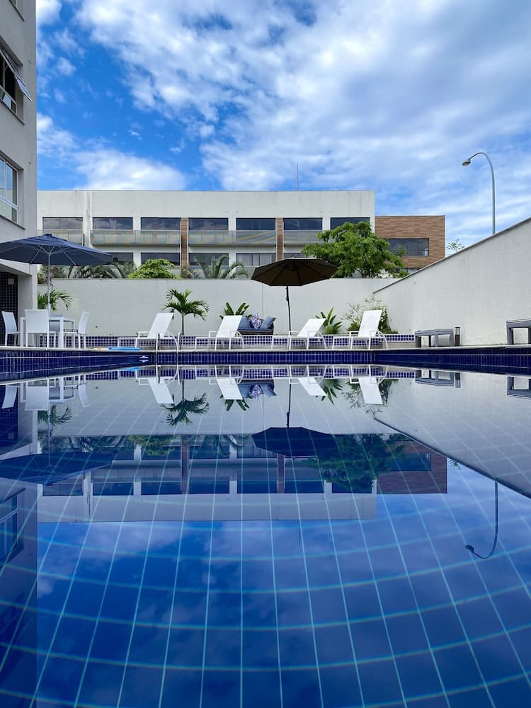 Americas Townhouse Hotel main