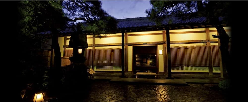 Atami Sekitei main