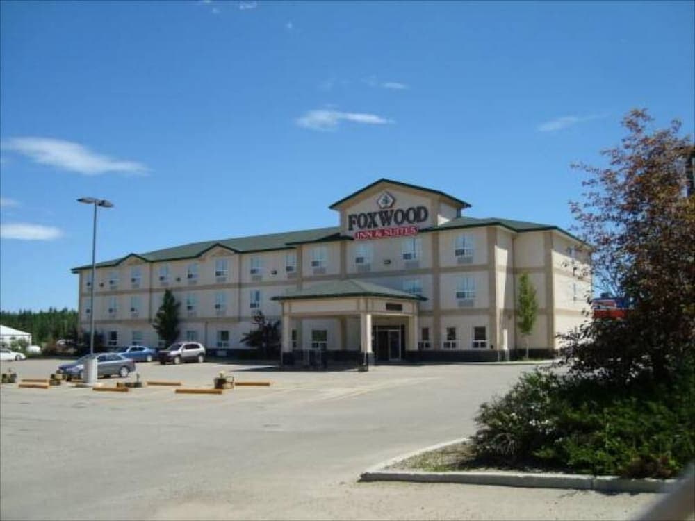 Foxwood Inn & Suites main