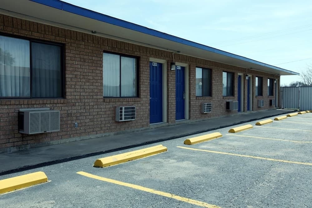 Americas Best Value Inn Comanche main