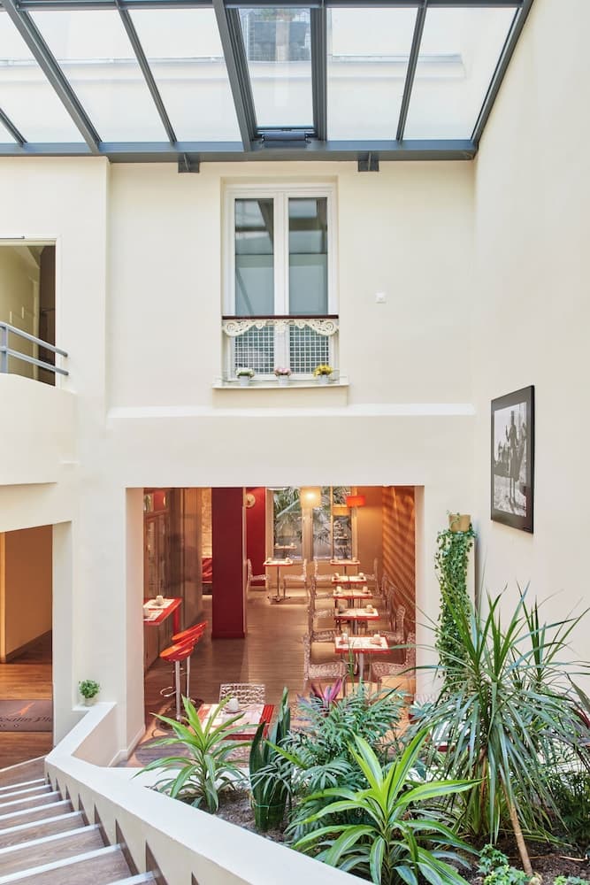 Posy Hotel by Happyculture main