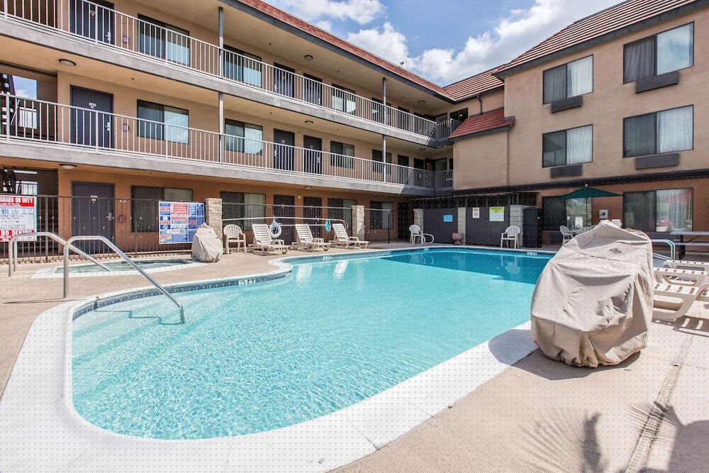 Quality Inn & Suites Bell Gardens-Los Angeles main