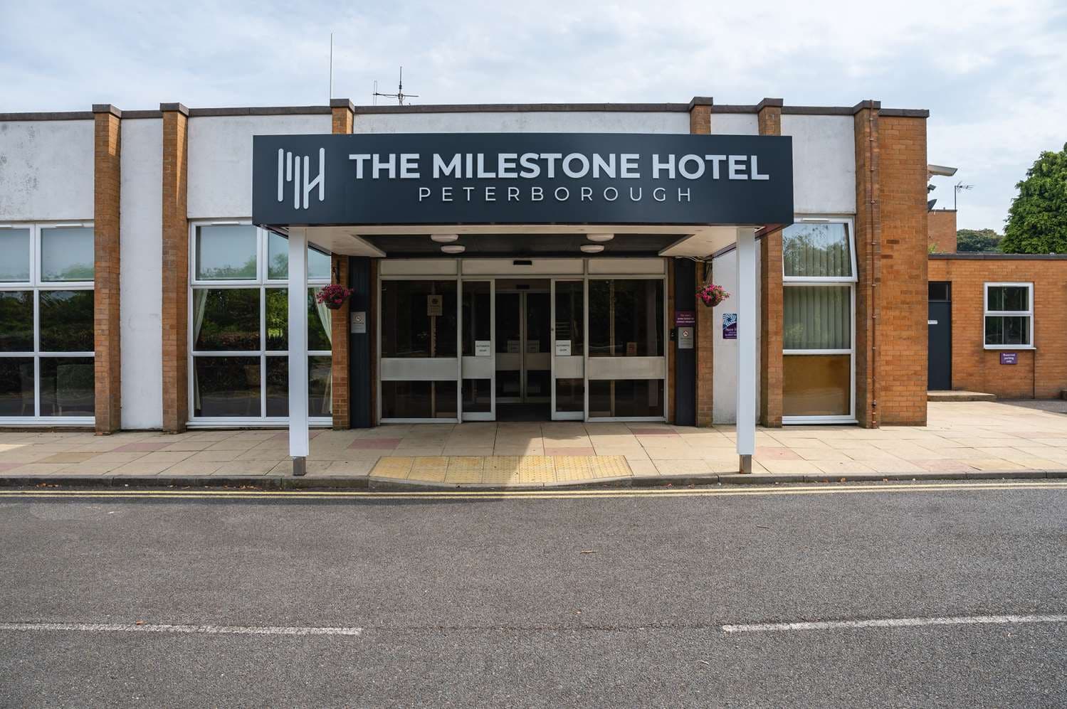 The Milestone Peterborough Hotel, Sure Collection main