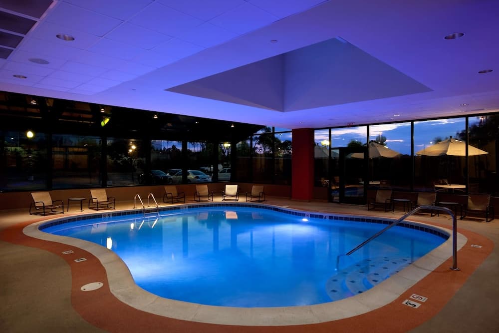 Hilton Chicago/Oak Brook Suites main